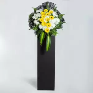 Simple-condolence-wreath.webp